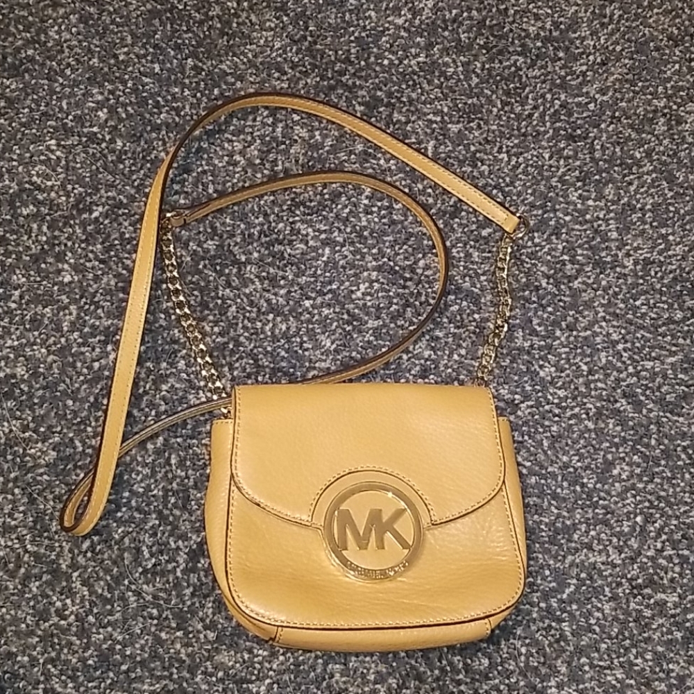 Authentic Michael Kors Purse with chain/leather strap